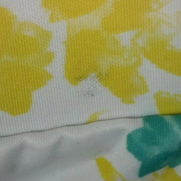 Torrid White/Multi Floral Skater Skirt Size 1 - Picture 7 of 8